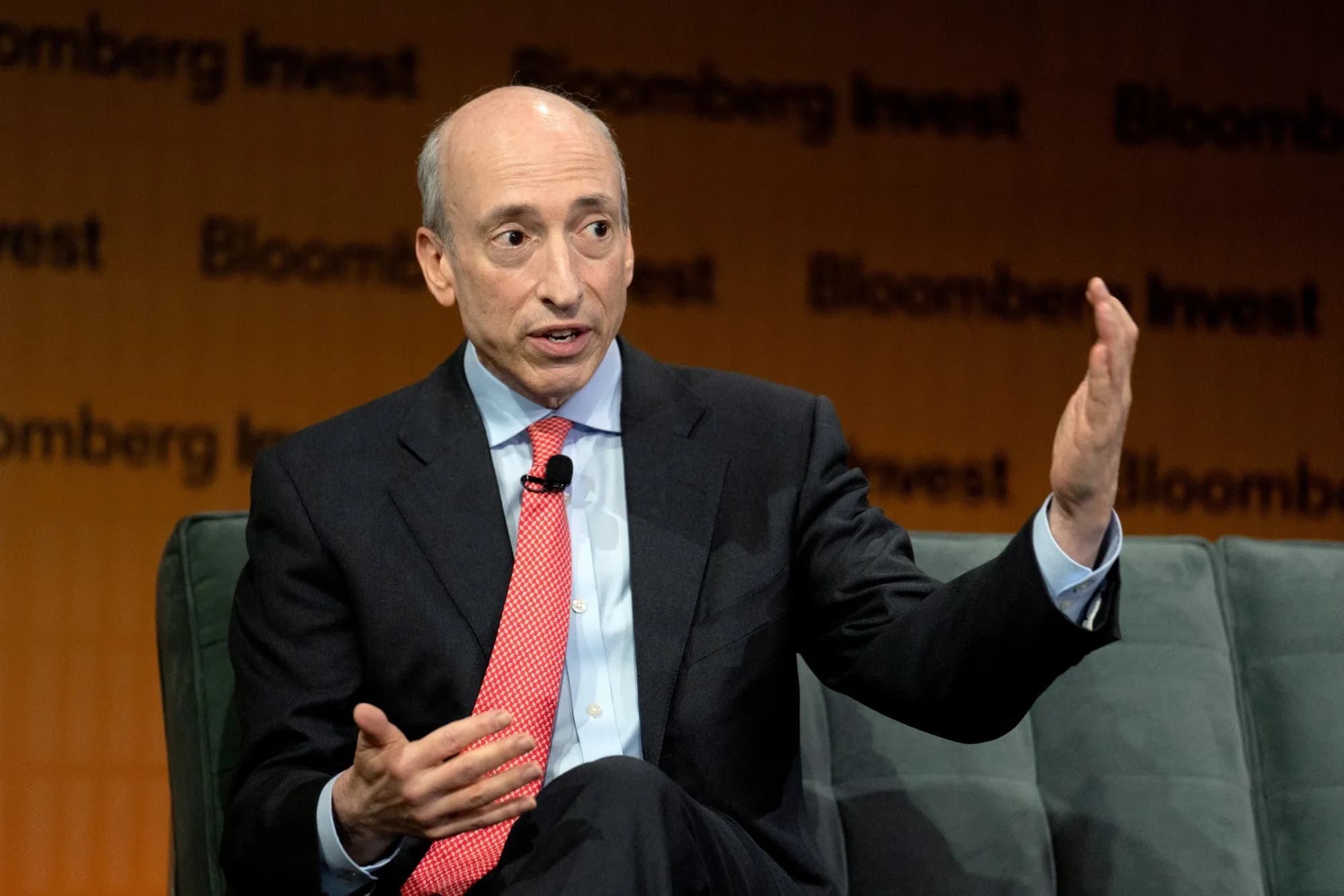 Image for SEC Faces Scrutiny as Chairman's Texts Vanish Amid Broad Crypto Subpoena Campaign