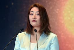 Wahaha Heiress Kelly Zong Faces $2 Billion Inheritance Claim from Three Alleged Half-Siblings