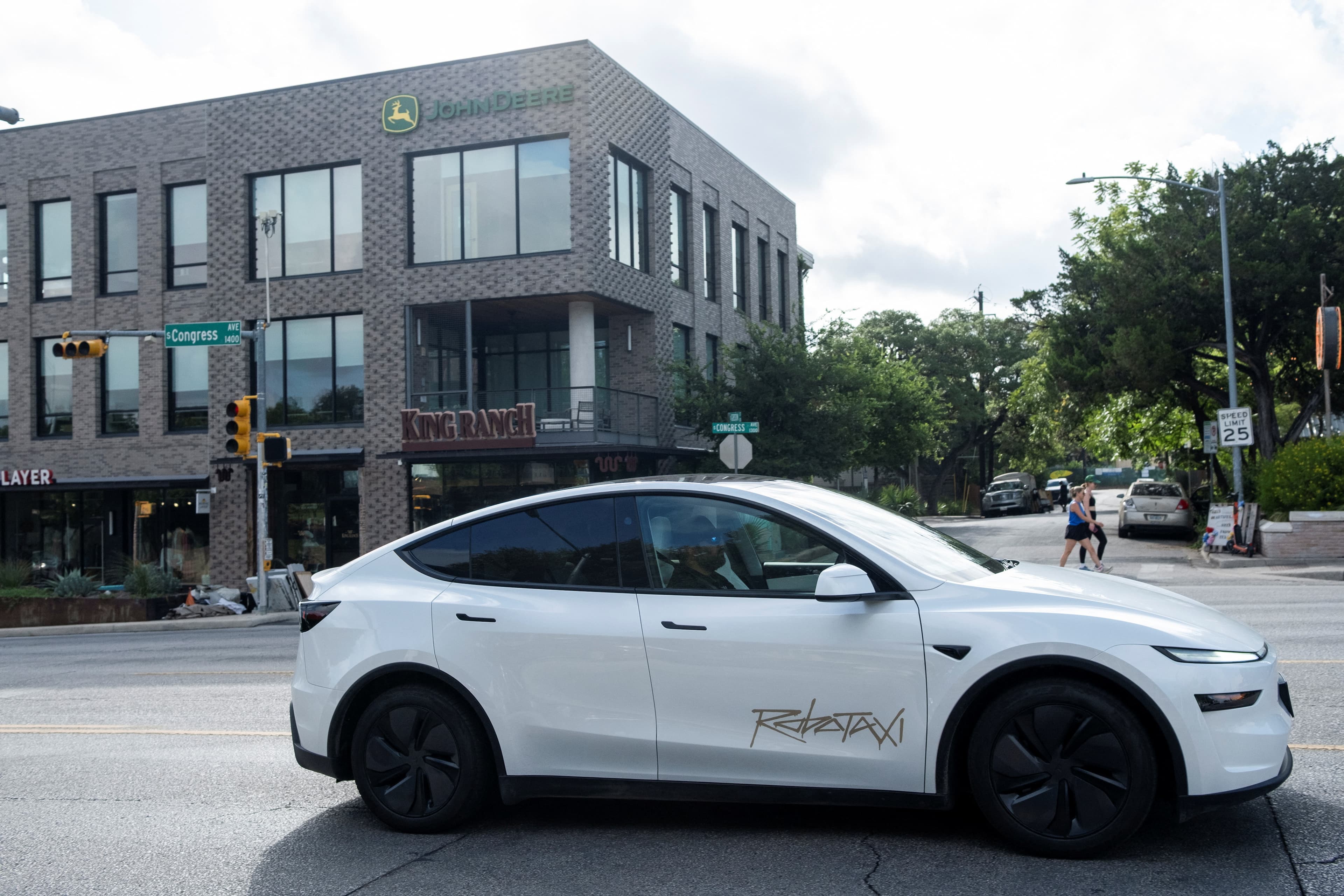 Image for Tesla's Robotaxi Expansion Faces California Regulatory Hurdles, Arizona Approvals Pending