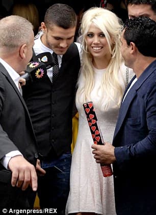 Image for From Teammate's Wife to Manager: Mauro Icardi's Tumultuous Love Story with Wanda Nara