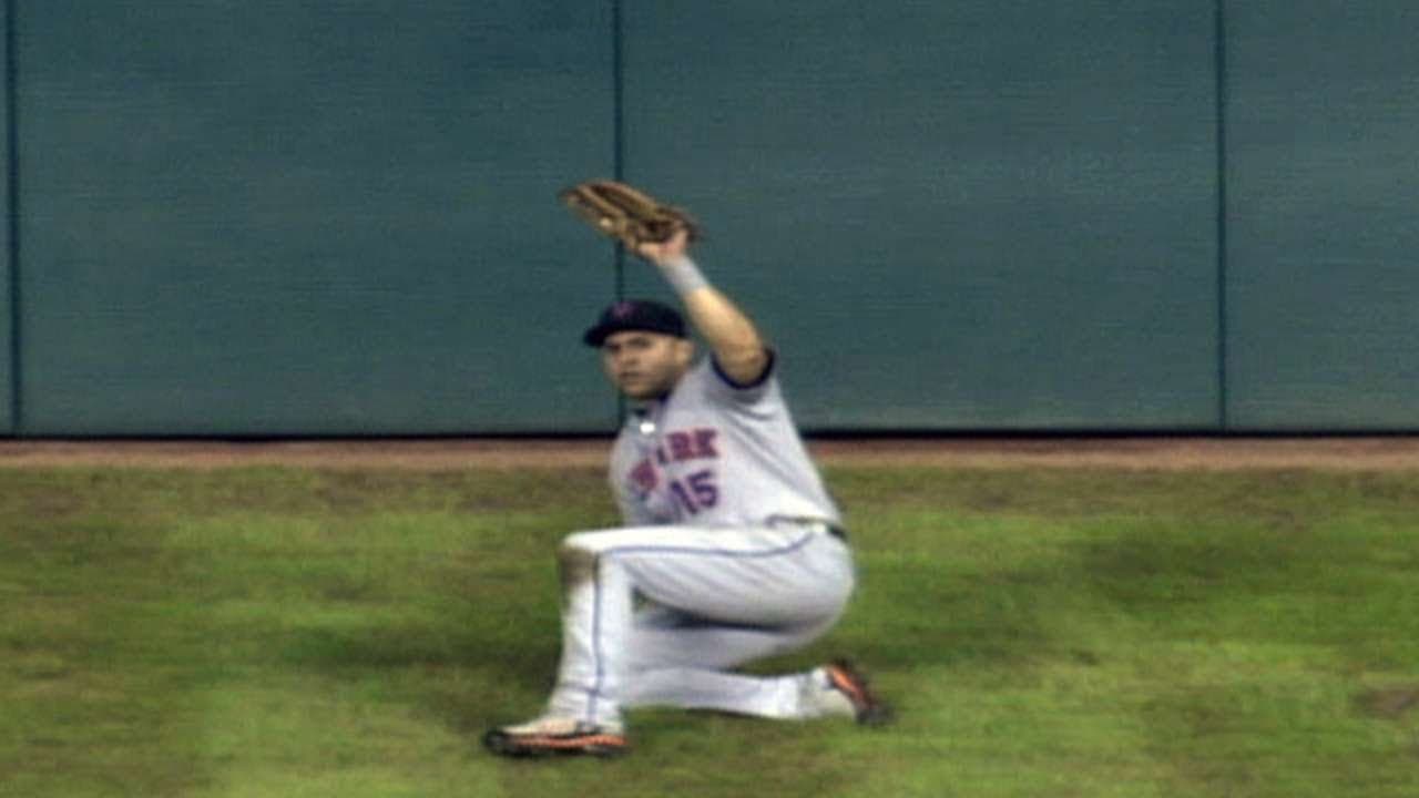 Image for Beltrán's Iconic 14th-Inning Tal's Hill Catch Propels Mets to 17-Inning Victory