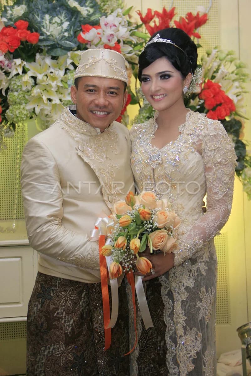 Image for From Krisdayanti's High-Profile Union to Ashanty's Blended Family: Anang Hermansyah's Enduring Love Story