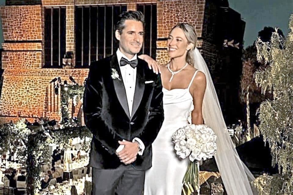 Image for From Early Love to Lasting Partnership: Vanessa Huppenkothen's Romantic Journey with Juan Fernández and Ricardo Dueñas