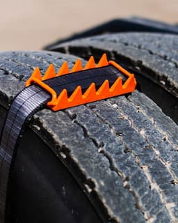 Instatraction's "Big Gripper" Traction Device Offers Rapid Solution for Stuck Vehicles