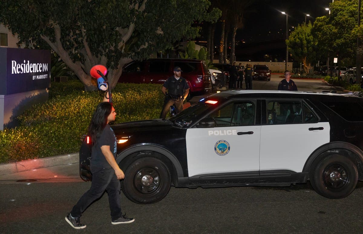 Image for Long Beach 'No Sleep for ICE' Protest Draws 60 Demonstrators to Downtown Hotel