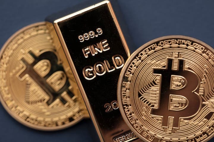 Image for Peter Schiff Highlights Bitcoin's Volatility Risk After Gold's 6.5% One-Day Plunge