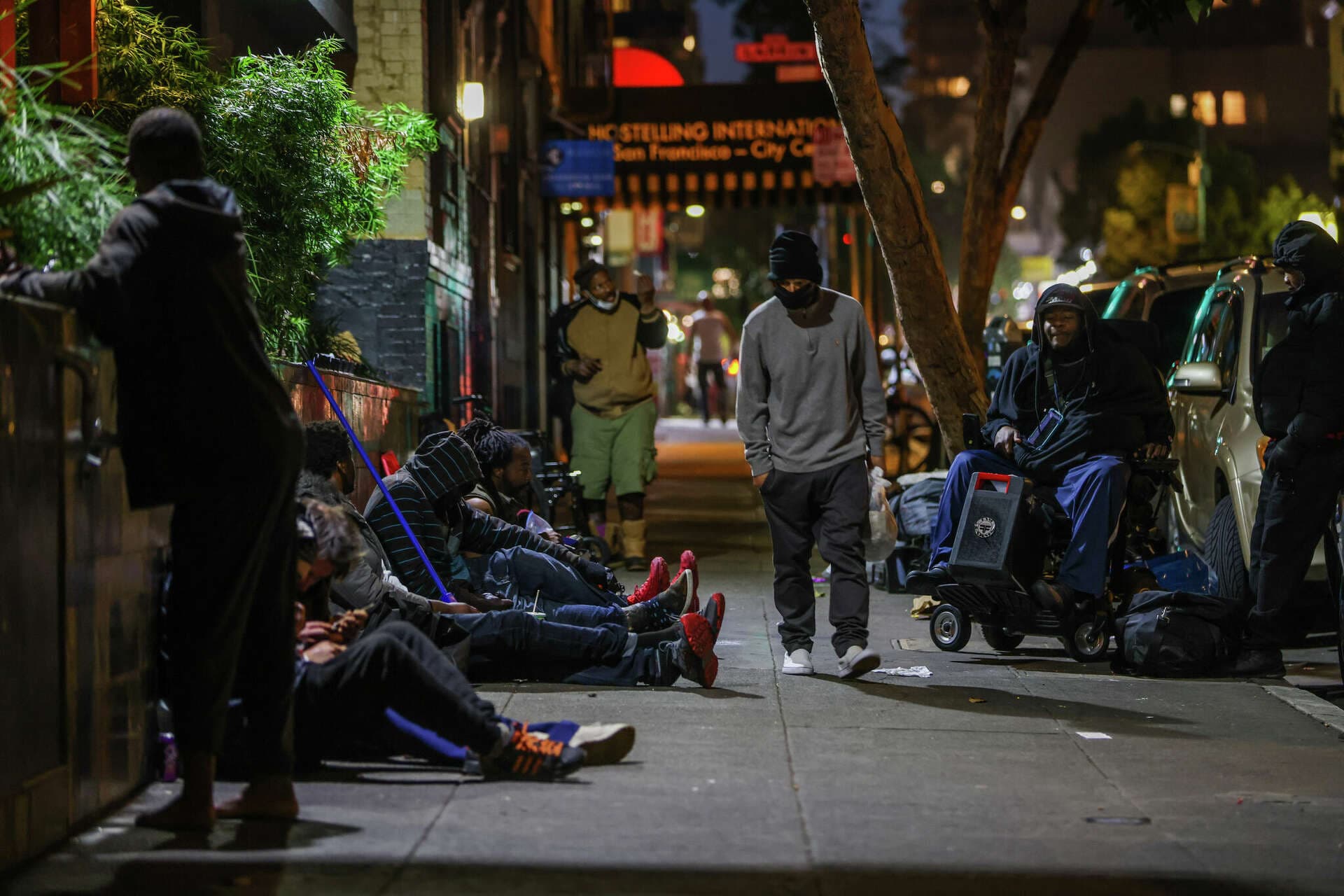 Image for San Francisco Park Highlights Policy Divide: 'Drug Free Zone' Signs Amidst Harm Reduction Services