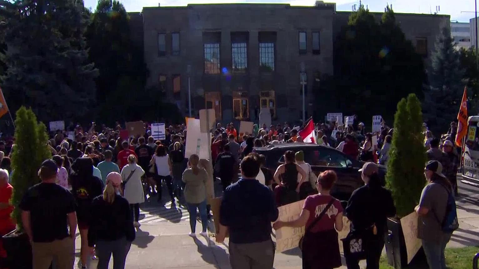 Image for Welland Mayor Demands No Bail and Public Sex Offender Registry Amidst Protests for Alleged Child Sex Predator