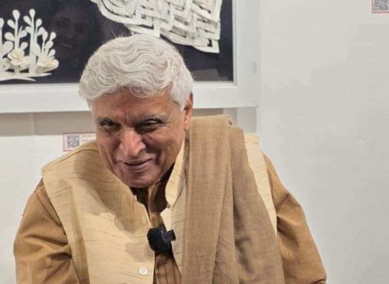 Image for Javed Akhtar Labels Prose Poetry 'Deception,' Igniting Literary Debate