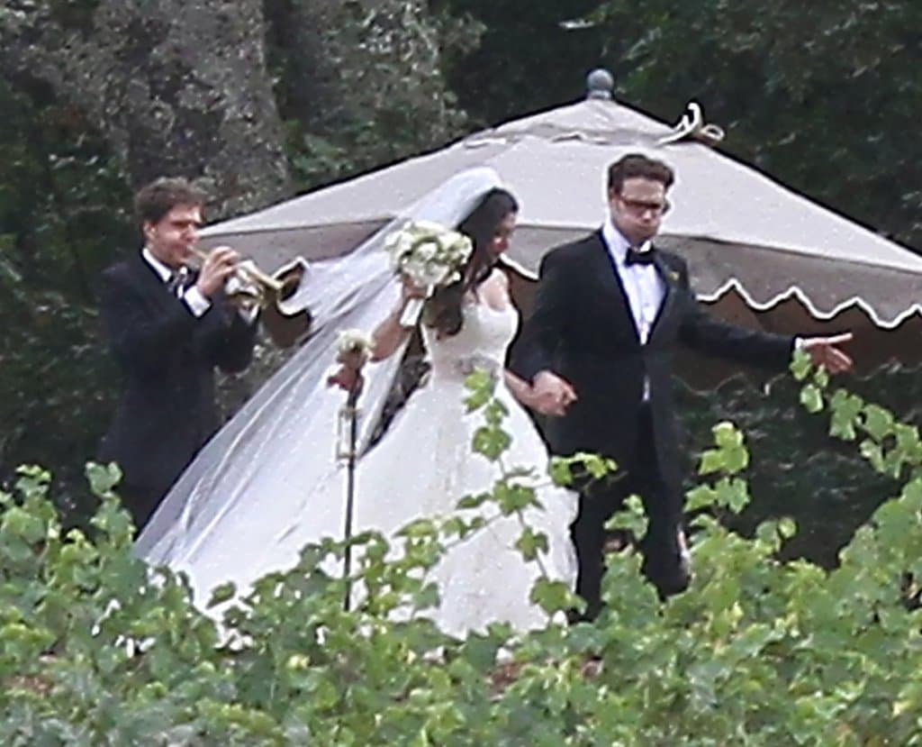 Image for From Stand-Up Stages to Hollywood Homes: Seth Rogen's Enduring Romance with Lauren Miller