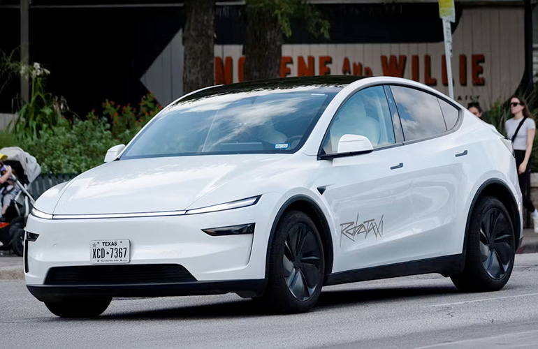 Tesla Expands Robotaxi Invitations to Accelerate Real-World Data Collection