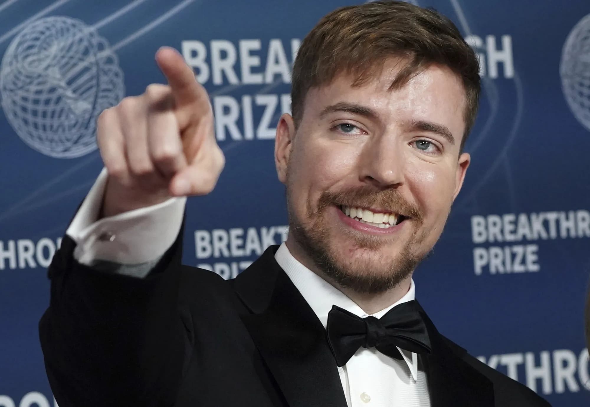 Image for Over 1,000 'Clippers' Employed by Internet Stars to Shape Social Media Content