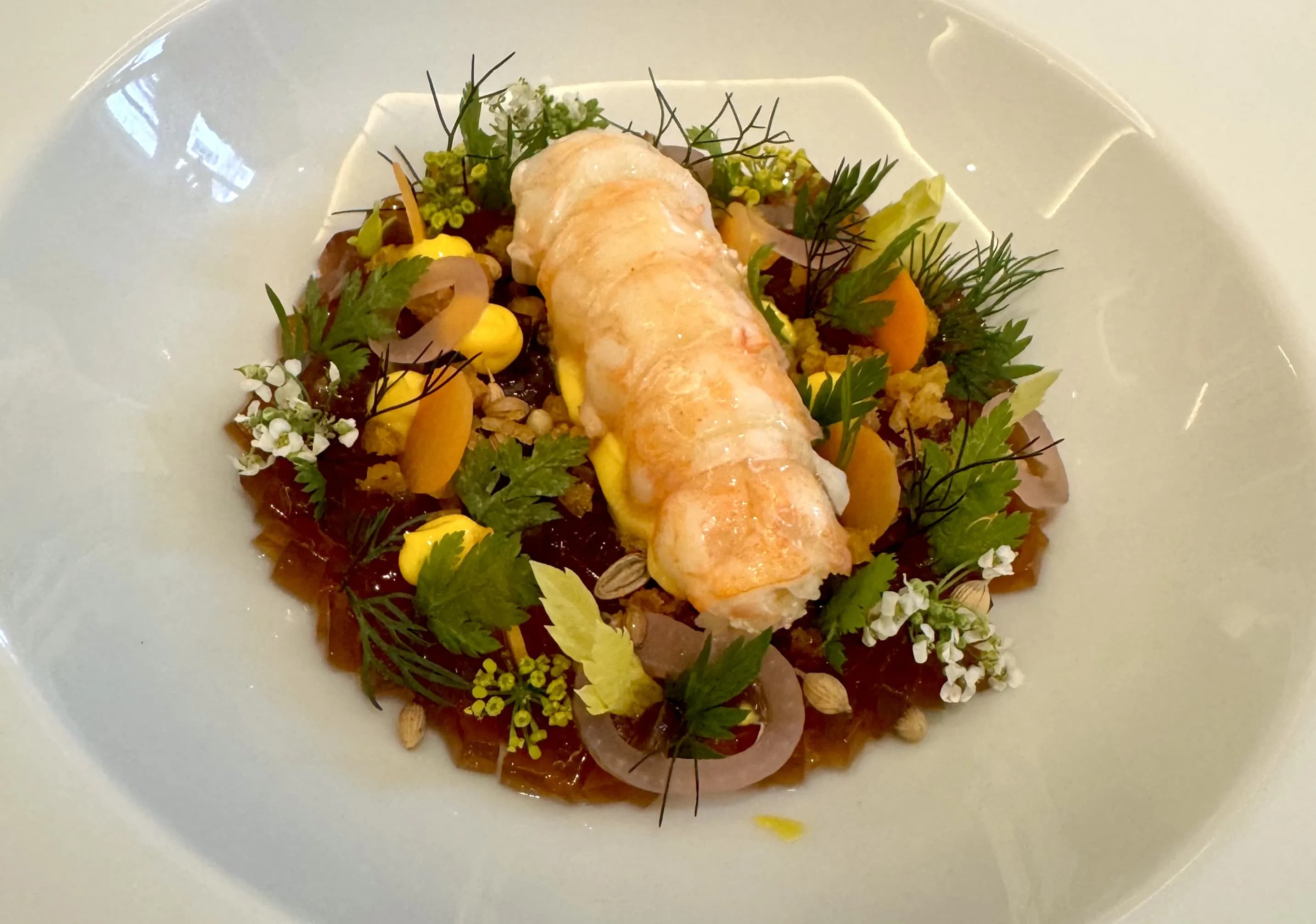 Image for London's Fine Dining Scene Characterized by East-West Divide, Bloomberg Opinion Reports