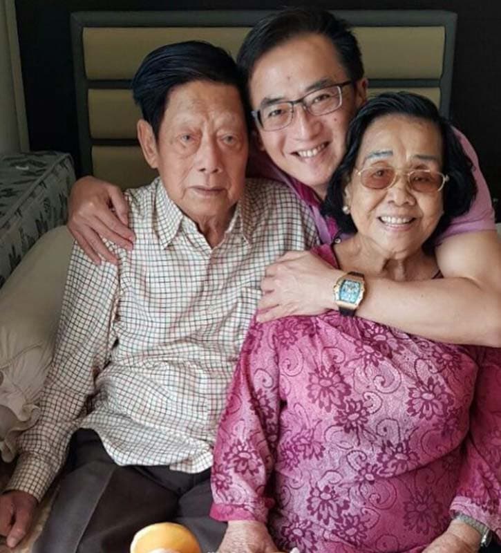 Image for Tung Desem Waringin's Enduring Partnership: A Harmonious Journey with Elizabeth Liman