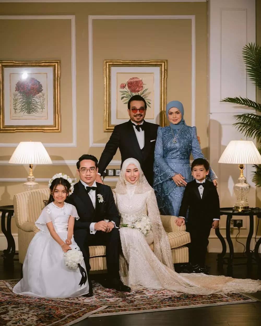 Image for From Malaysian Sweetheart to Devoted Wife: Siti Nurhaliza's Enduring Love Story with Dato' Sri Khalid Mohamad Jiwa