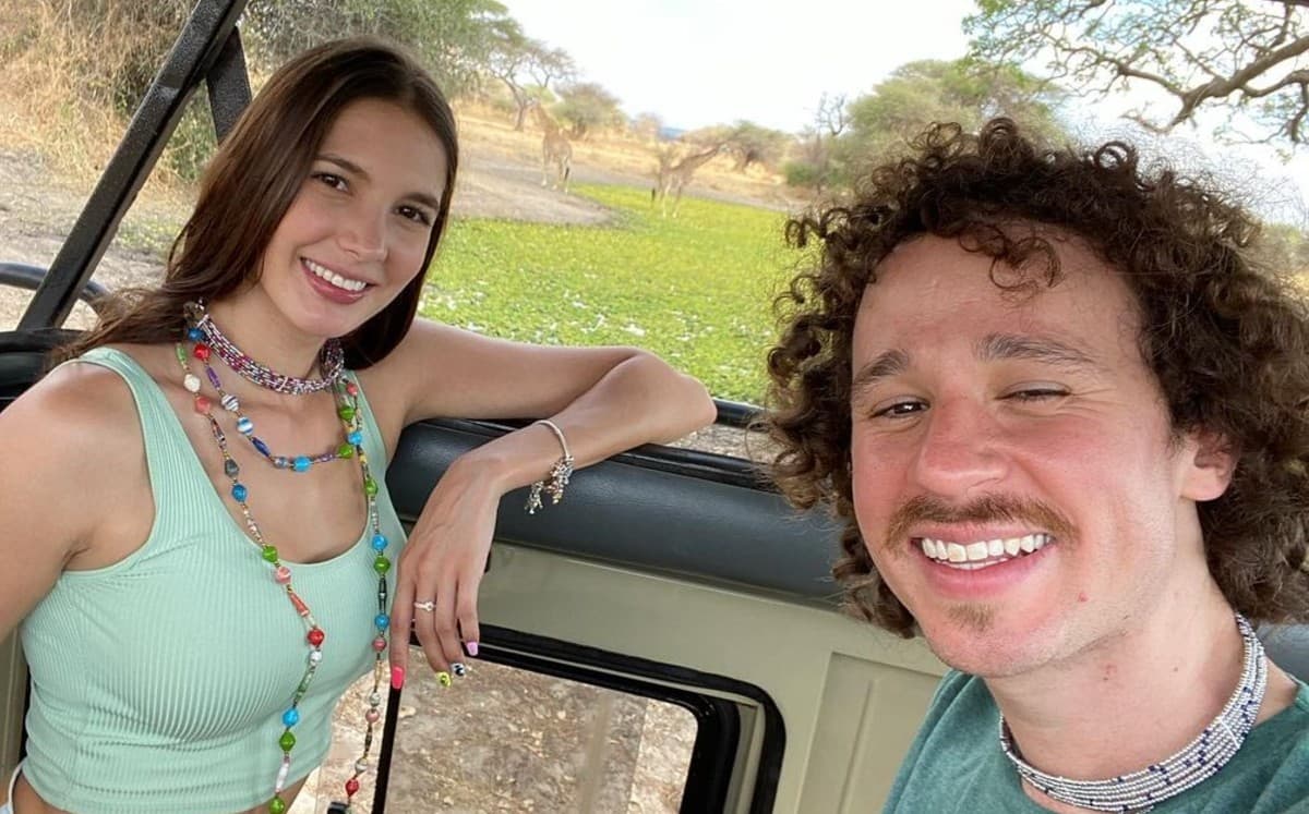 Image for Luisito Comunica's Romantic Road: The Public Relationships with Ceci Flores and Arianny Tenorio