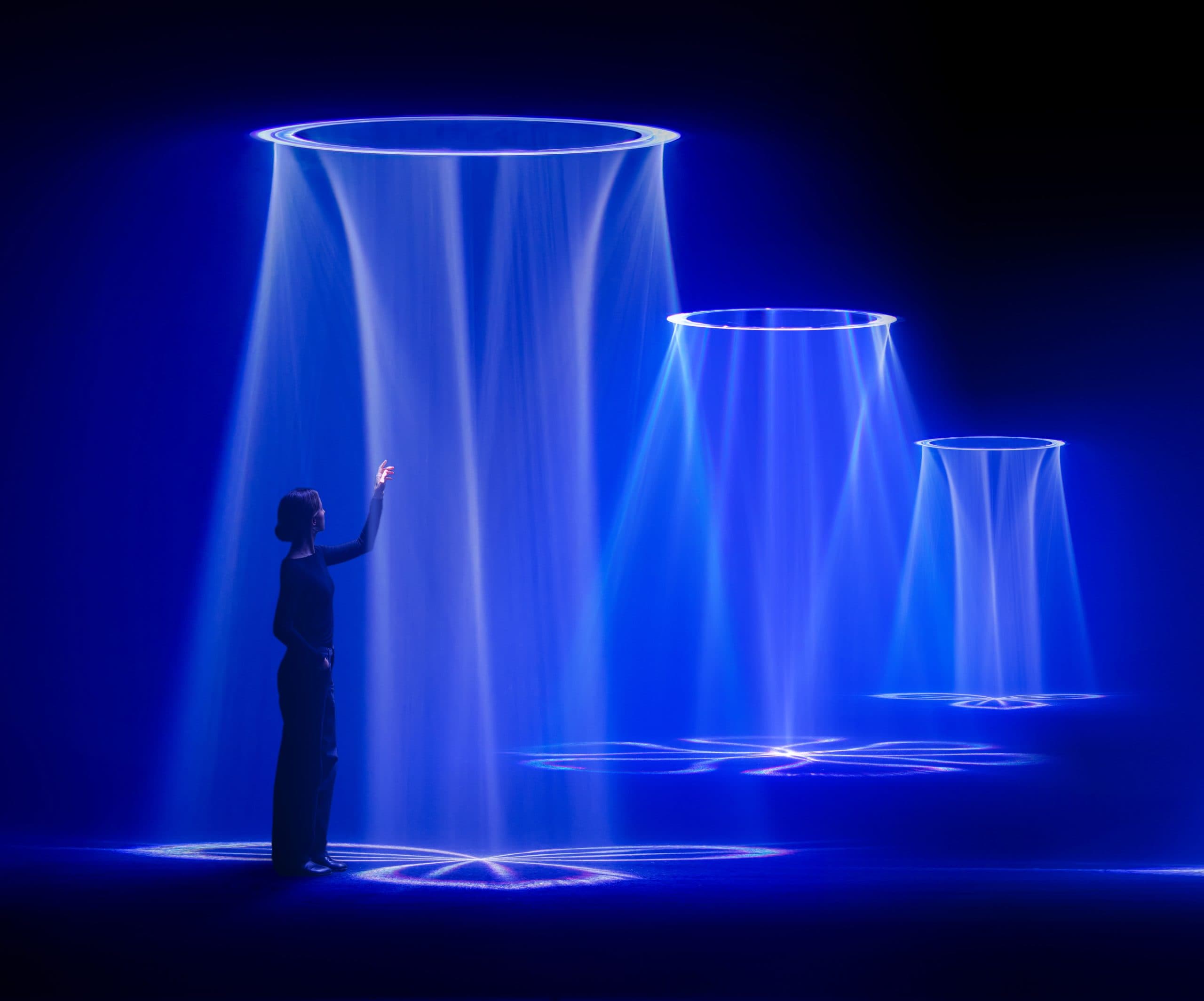 Image for Lachlan Turczan's Water and Light Art Evokes 'Portal to Another Dimension'
