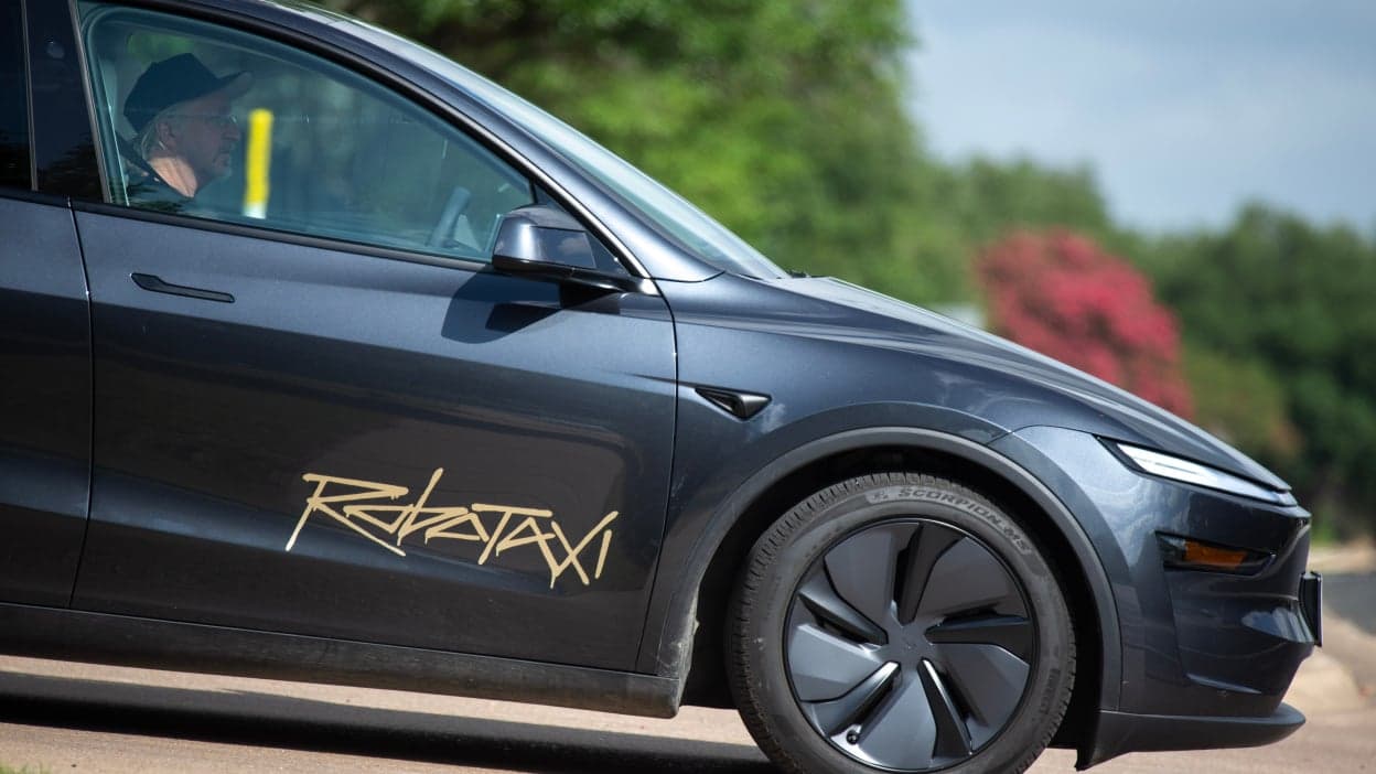 Image for Tesla Robotaxi Service Expands to Austin Airport Area, Charging Location Highlighted