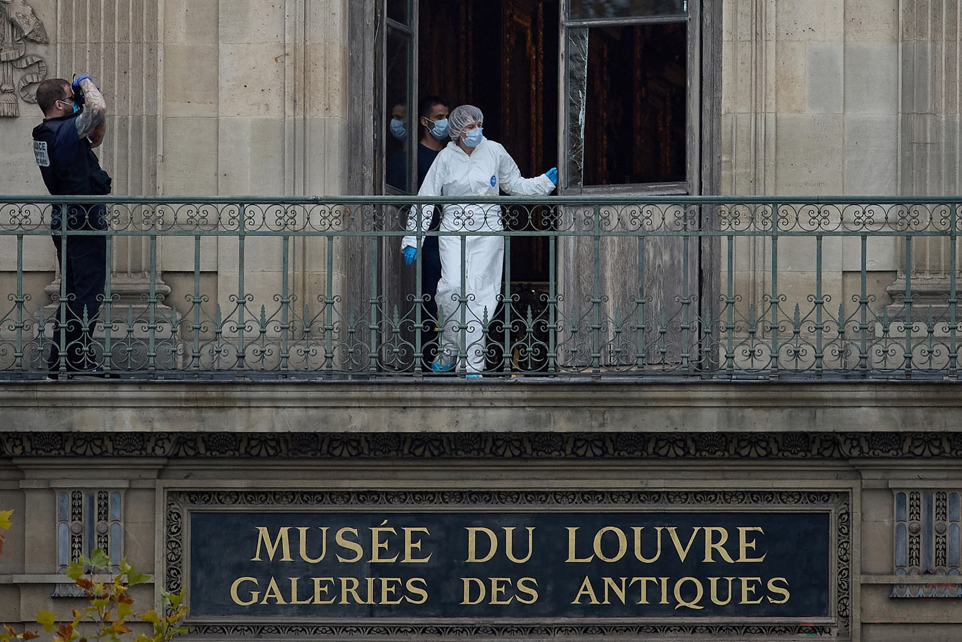 Image for Stolen Louvre Jewels: Experts Estimate Less Than 10% Recovery Chance Amid Dismantling Fears