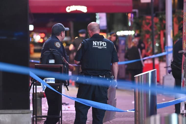 Image for Viral News NYC Tweet Claims Times Square Shooting Near 3-Year-Old Went Largely Unnoticed