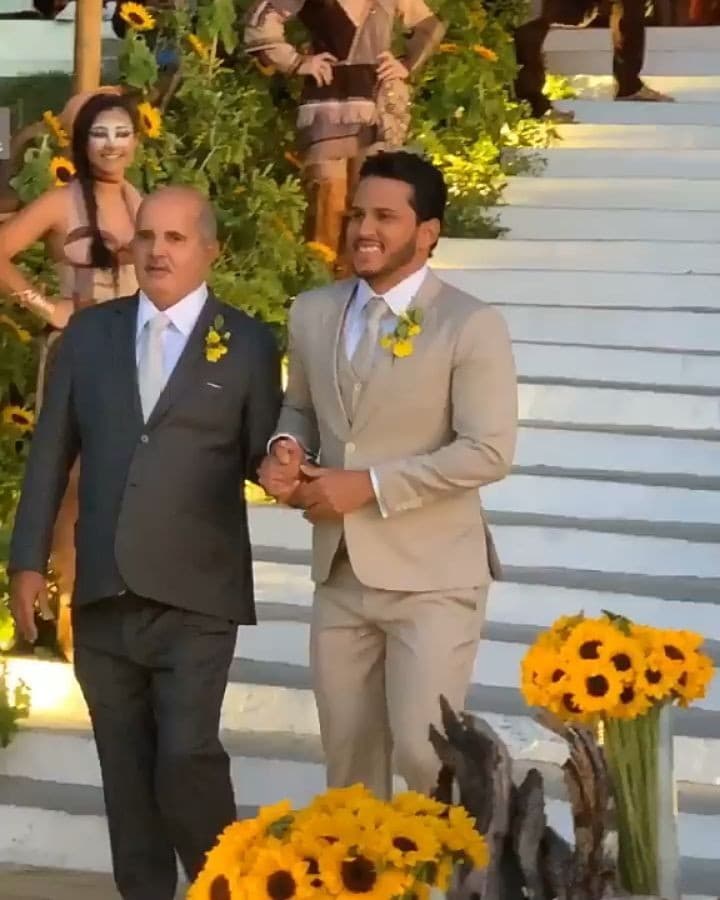 Image for From Lucas Guimarães to Enduring Love: Carlinhos Maia's Public Romance Journey