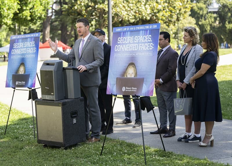 Image for Fact Check: California Bill Does Not Impose $500,000 to $1 Million Fines for Individual Social Media Speech