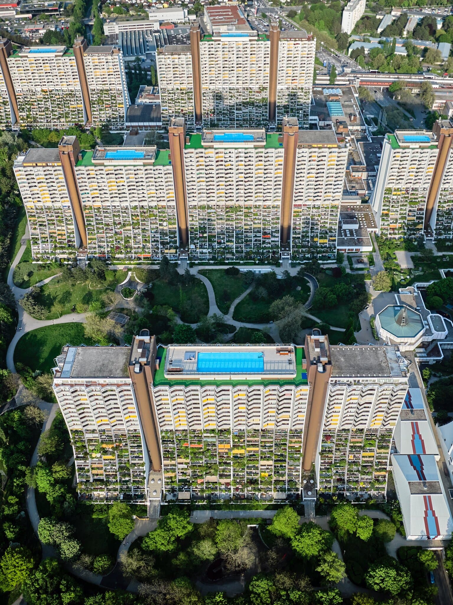 Image for Historical Population Decline Identified as Key Factor in Vienna's Housing Model Sustainability