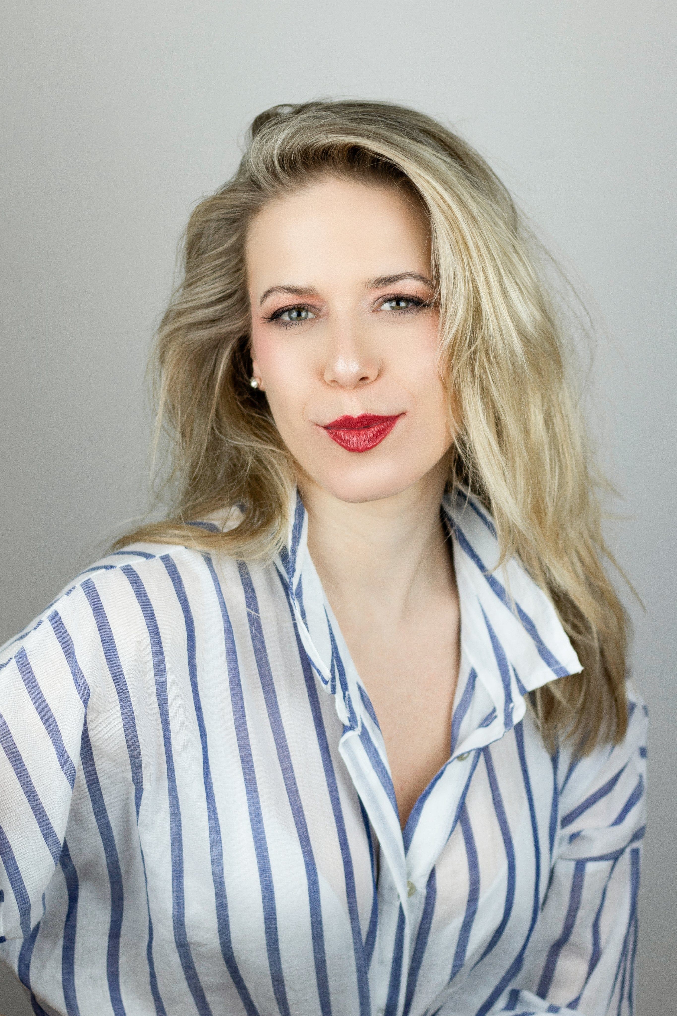 Image for Anna Gát Teases Major Announcement, Sparking Speculation Across Intellectual Circles