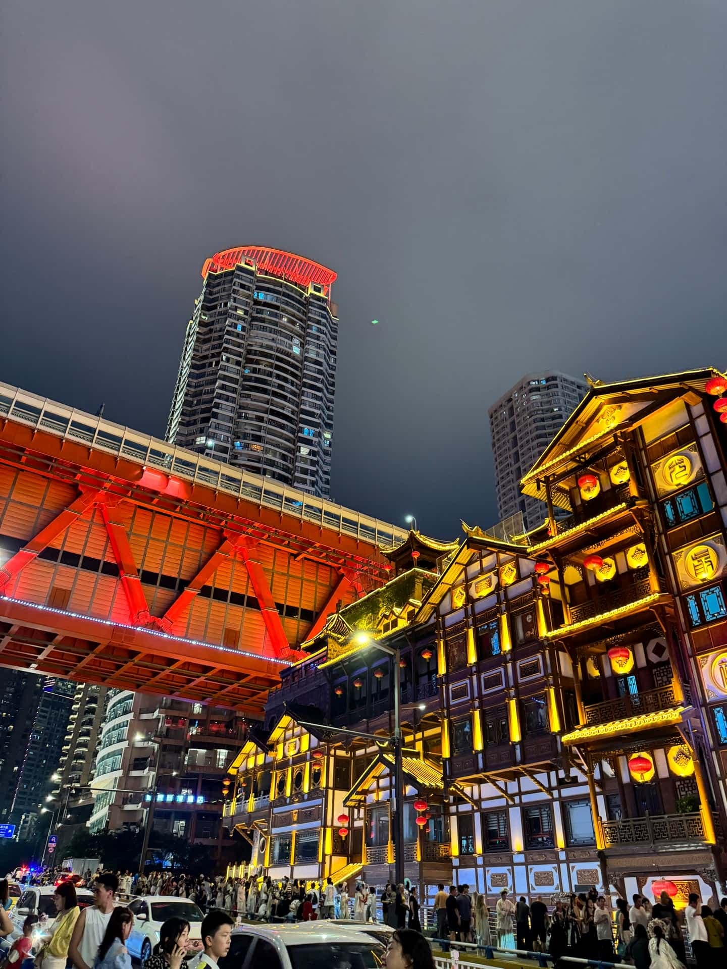 Image for MC Hammer Highlights Chongqing's 32 Million Population and "Cyberpunk" Urban Landscape