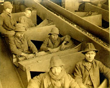 Image for Child Labor in 1900 England: The Harsh Reality of "Breaker Boys" in Coal Mines