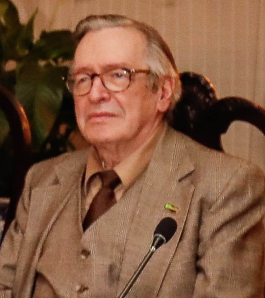 Image for Olavo de Carvalho's Enduring Unions: A Look at His Marriages and Family Life